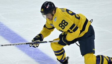 Feb 15, 2025; Montreal, Quebec, CAN; [Imagn Images direct customers only]  Team Sweden forward William Nylander (88) plays the puck against Team Finland in the second period during a 4 Nations Face-Off ice hockey game at the Bell Centre. Mandatory Credit: Eric Bolte-Imagn Images