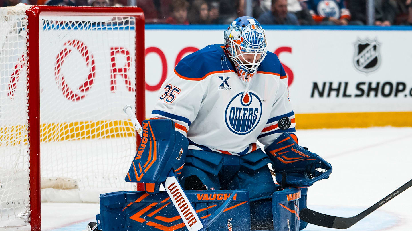 Jan 17, 2026; Vancouver, British Columbia, CAN; Edmonton Oilers goalie Tristan Jarry (35) makes a save against the Vancouver Canucks in the second period at Rogers Arena. Mandatory Credit: Bob Frid-Imagn Images