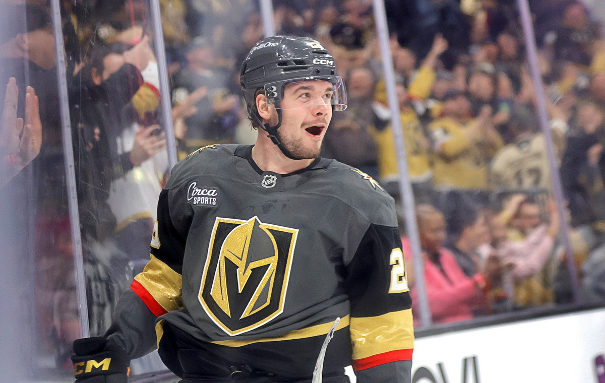 Golden Knights end 5-game skid with 5-2 victory over Canucks -
Las Vegas Sun News