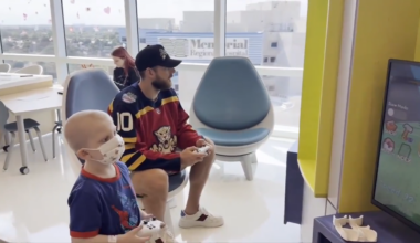 Florida Panthers forward AJ Greer visits Joe DiMaggio Children’s Hospital - WSVN 7News | Miami News, Weather, Sports