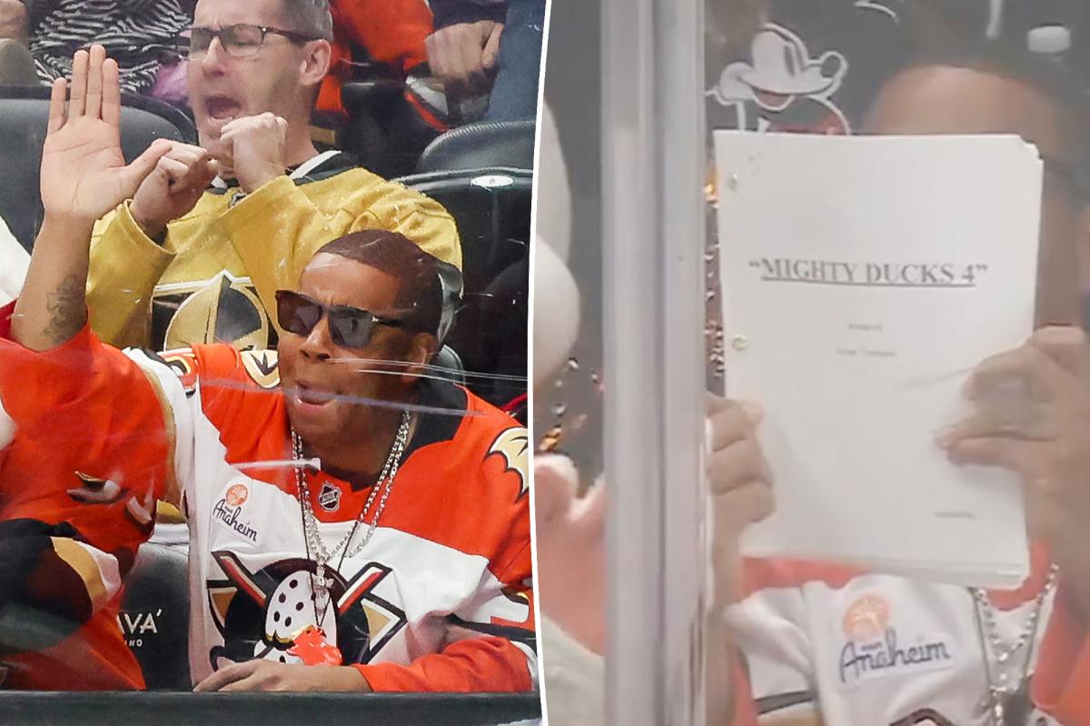 Kenan Thompson flashes 'Mighty Ducks 4' script at Anaheim Ducks game