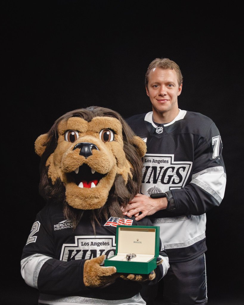 Artemi Panarin gifts a Rolex watch to the LA Kings mascot.