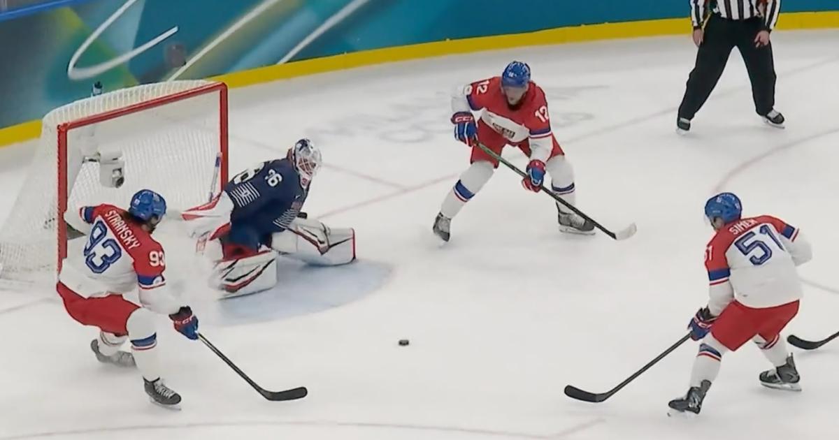 Unbelievable 3-on-0 short-handed goal highlights never-seen-before line change disaster