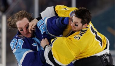 NHL outdoor game sees 1st goalie fight between Vasilevskiy, Swayman