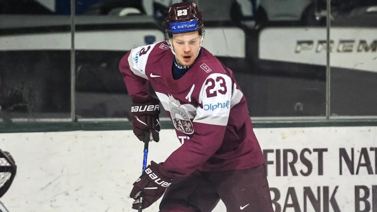 Who the Chicago Blackhawks would select if the NHL draft happened today