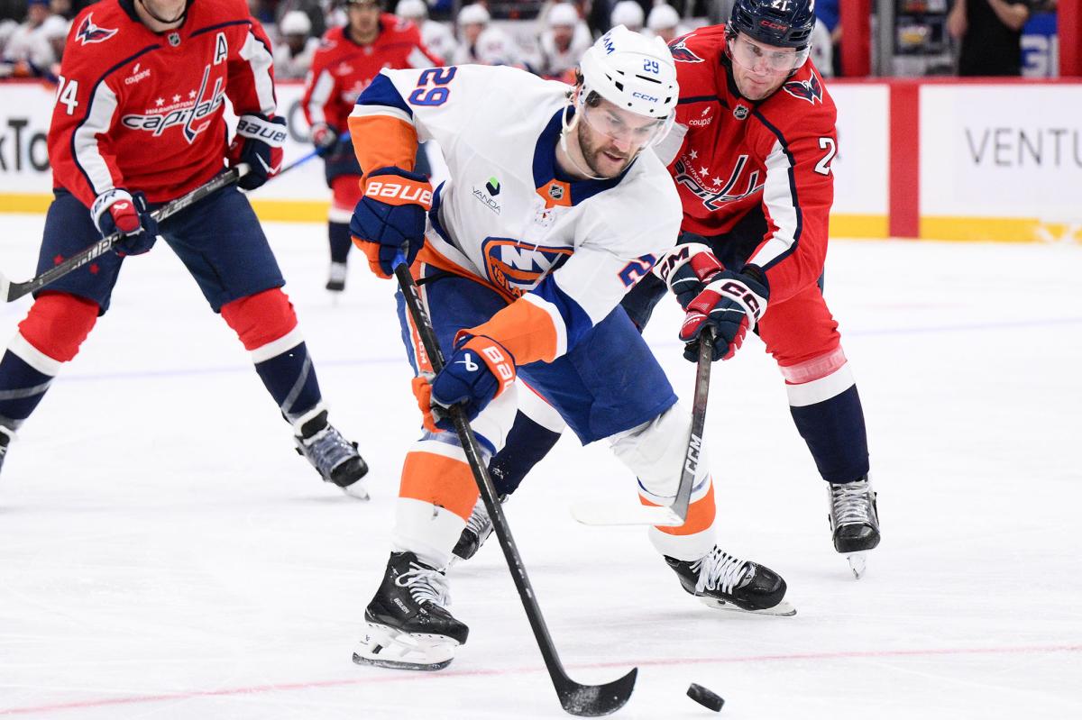 Jonathan Drouin shifts to center as Islanders give lines an overhaul