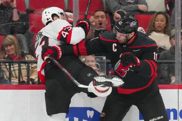 Hurricanes blow lead, come back to edge Senators