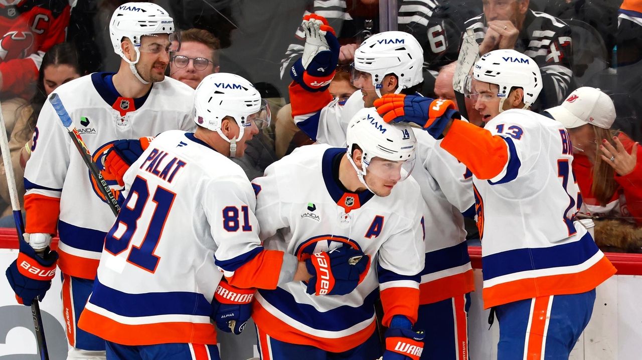 Islanders top Devils as Bo Horvat scores go-ahead goal in third period