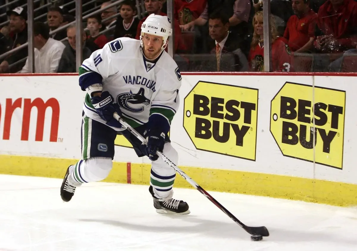 Vancouver Canucks executive named as leading replacement for Barry Trotz After steeping down