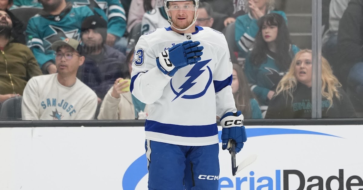 Insider Basically Guarantees Maple Leafs Signing Hometown Defenseman