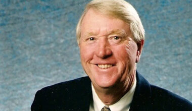 Legendary Canucks broadcaster Jim Robson dies