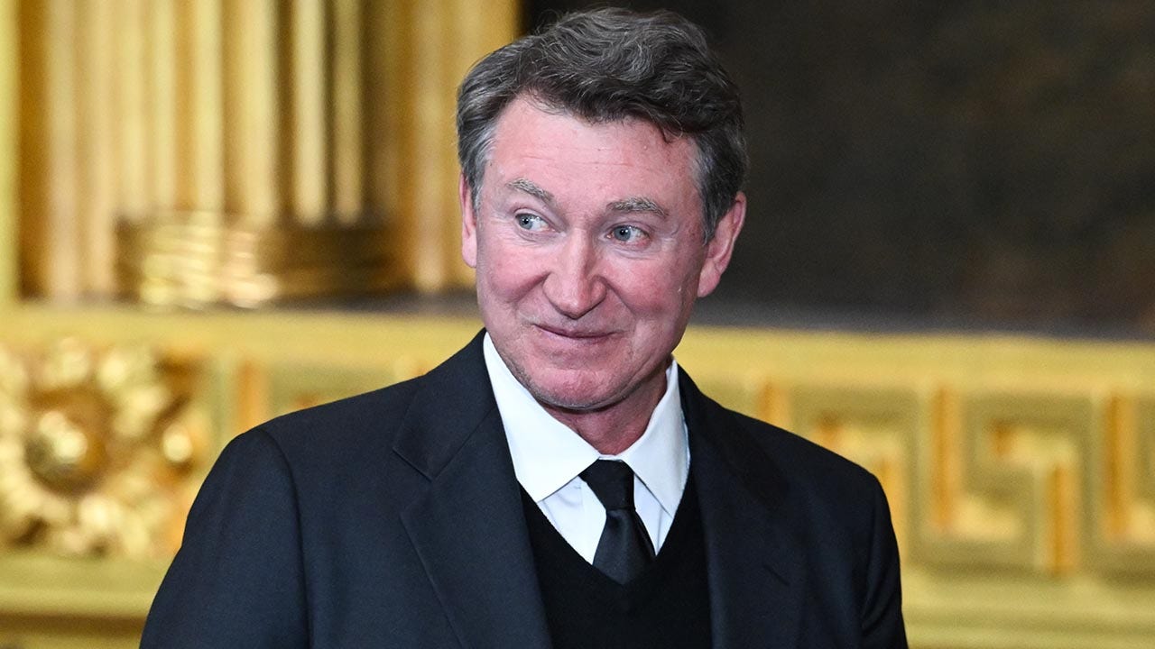 Wayne Gretzky's relationship with Trump gets backing from ex-NHL star