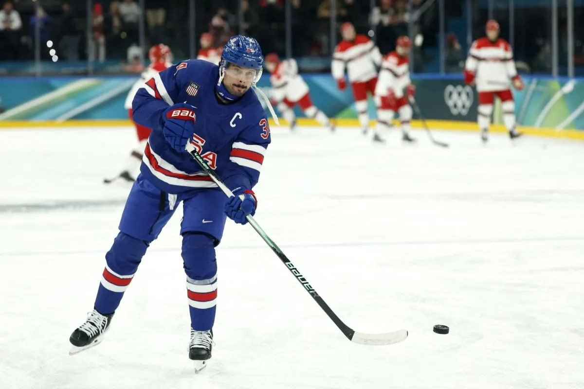 Auston Matthews sees a Maple Leafs jersey in Milan and instantly breaks character