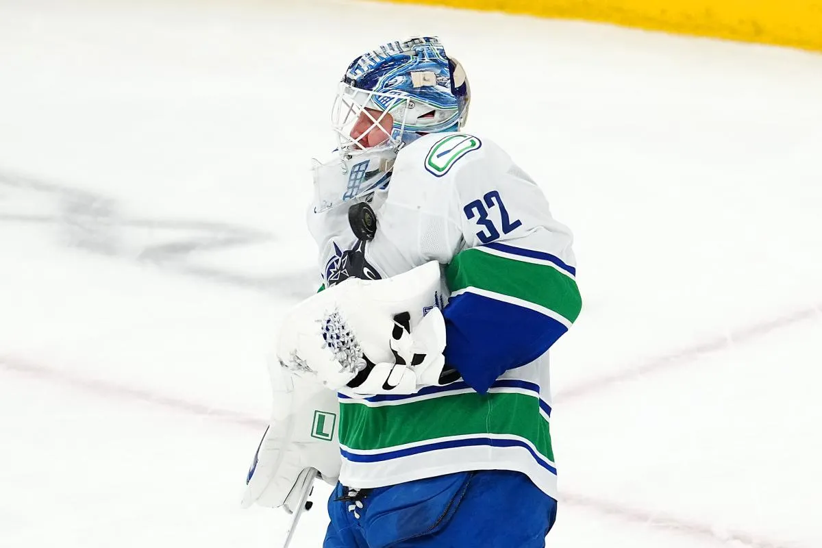 Vancouver Canucks complete emergency transaction with 22-year-old goaltender to replace Kevin Lankin