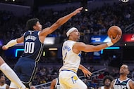 Indiana Pacers guard/forward Andrew Nembhard (2) shoots in front of Dallas Mavericks guard...