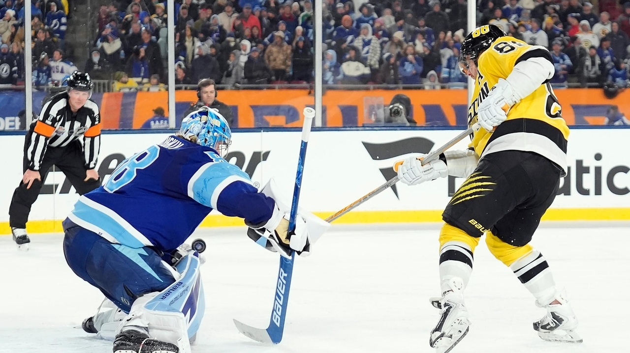 Viktor Arvidsson scores twice in the Bruins' 4-2 win over the Blue Jackets