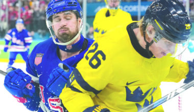 Men’s hockey powerhouses barely eke through quarters | News, Sports, Jobs