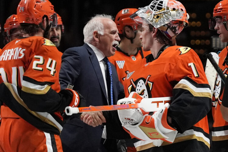 Joel Quenneville reaches 1,000 victories, joining Scotty Bowman in an elite club for NHL coaches | News, Sports, Jobs