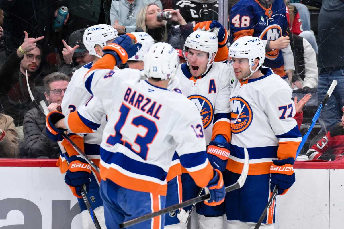 Islanders find a way again, down Devils late behind Horvat’s winner