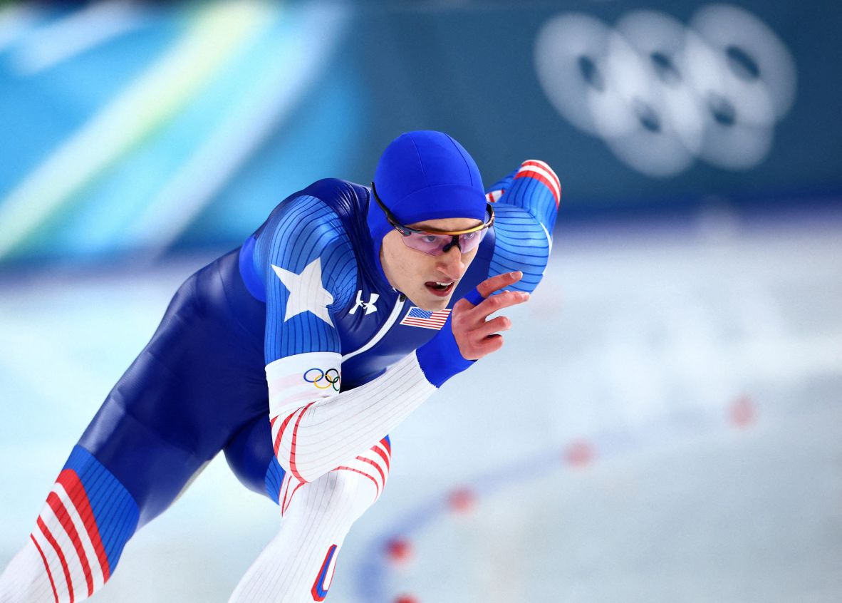 US speedskater Jordan Stolz races around the track on his way to <a href=