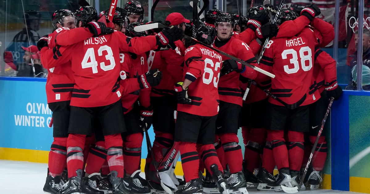 Canada rallies around injured Crosby to advance to Olympic semifinal
