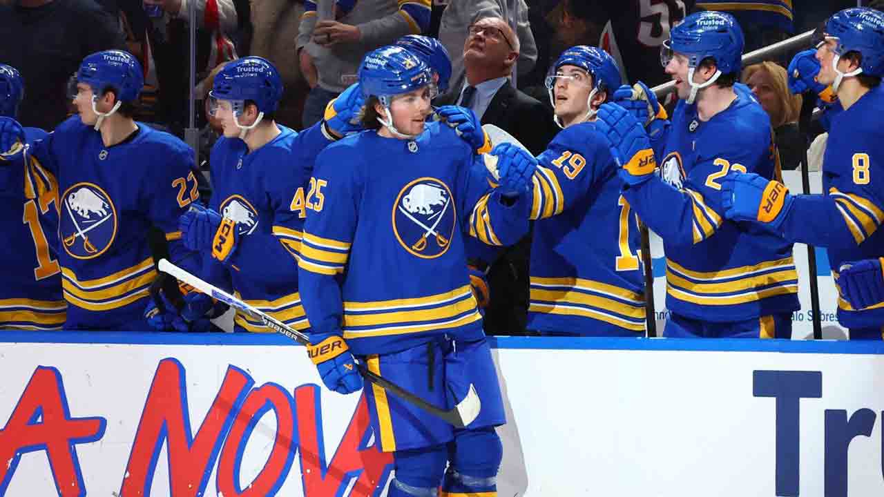 Jason Zucker breaks third-period tie in Sabres' win over Panthers