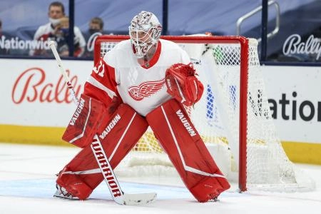 May 8, 2021; Columbus, Ohio, USA; Detroit Red Wings goaltender Calvin Pickard (31) defends the net against the Columbus Blue Jackets in the 1st period at Nationwide Arena.