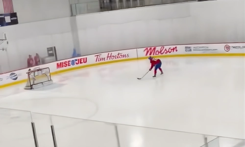 Photo of Alex Newhook in Brossard