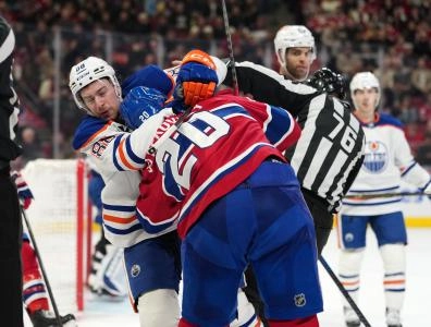 Dec 14, 2025; Montreal, Quebec, CAN; Edmonton Oilers forward Andrew Mangiapane (88) skirmishes with Montreal Canadiens forward Juraj Slafkovsky (20) during the second period at the Bell Centre.