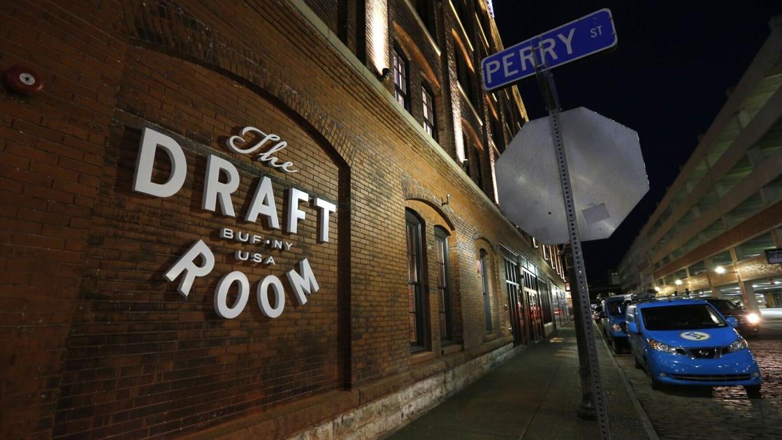 Buffalo restaurant Draft Room takes down Instagram post of MLK in Sabres jersey