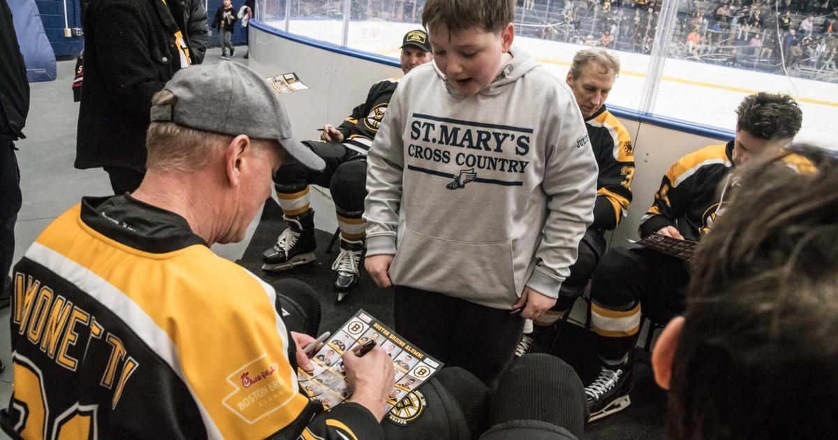Showdown at Rockett Arena: Vikings' alumni face off with Bruins alums | Local News