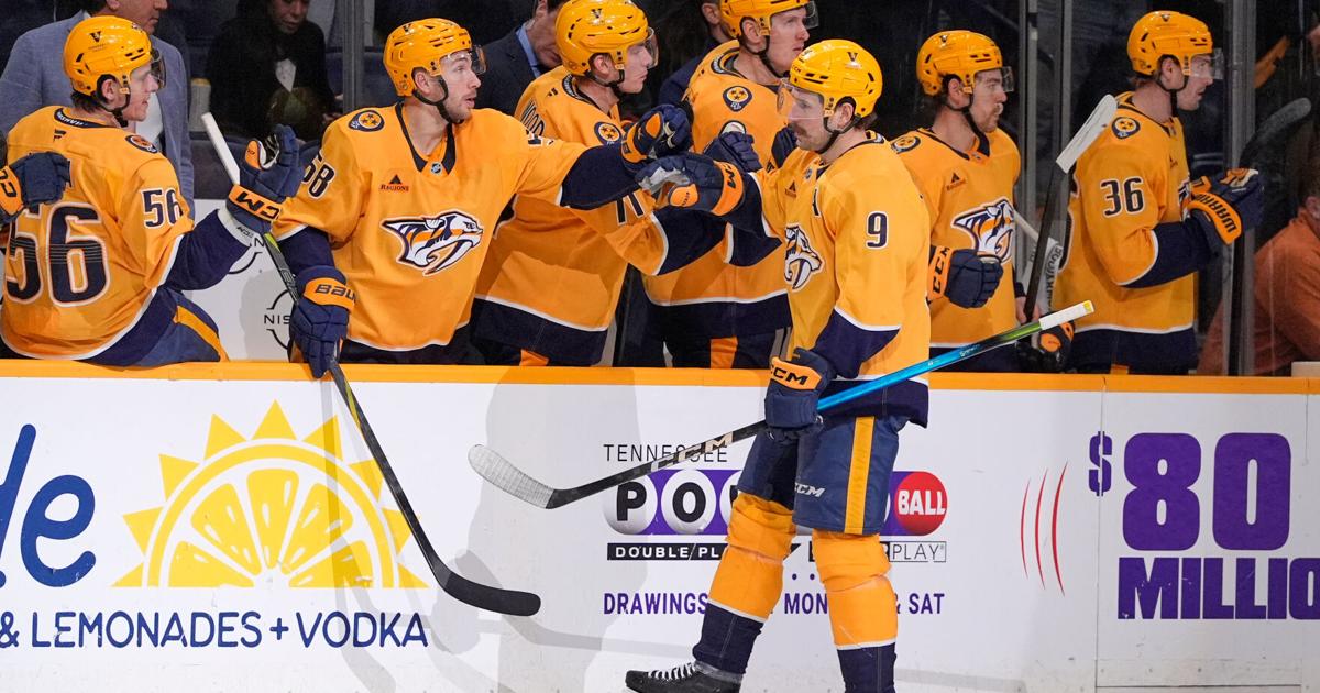 O'Reilly scores late and Predators use 3 goals in the 3rd period to beat the Blackhawks 4-2 | National Sports