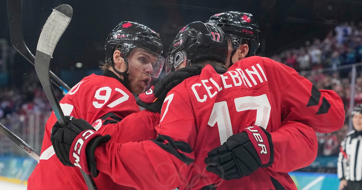 Connor McDavid, Sidney Crosby score as Canada remains undefeated with win over Switzerland