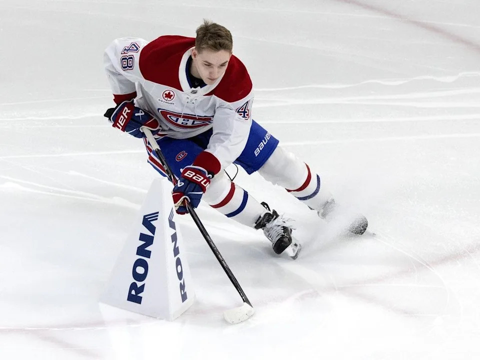  Montreal Canadiens defenceman Lane Hutson competes in the obstacle course during the Canadiens’ skills competition at the Bell Centre on Sunday, February 22, 2026.
