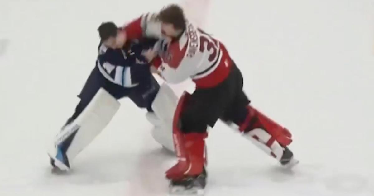 Goalie fight in the WHL tonight, featuring a 1st round NHL draft pick!