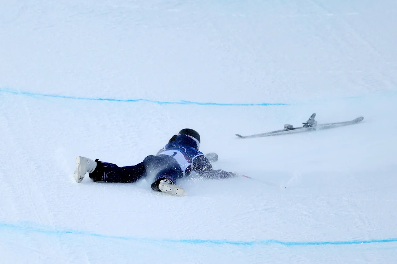 LIVIGNO, ITALY - FEBRUARY 22: Zoe Atkin of Team Great Britain falls in the second run of the Women's Freeski Halfpipe Final on day sixteen of the Milano Cortina 2026 Winter Olympic games at Livigno Air Park on February 22, 2026 in Livigno, Italy. (Photo by David Ramos/Getty Images)