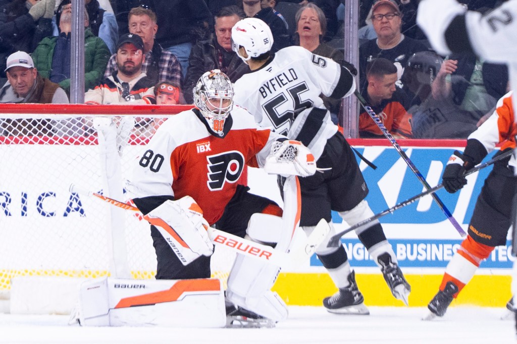 Flyers fight back for point in OT loss to Kings