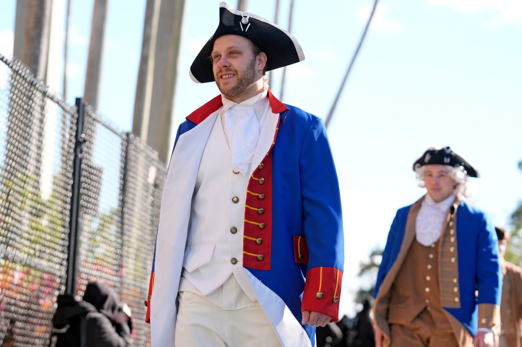 Bruins arrive in style for Stadium Series