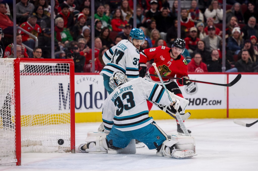 San Jose Sharks' loss to Chicago Blackhawks highlights growing issue
