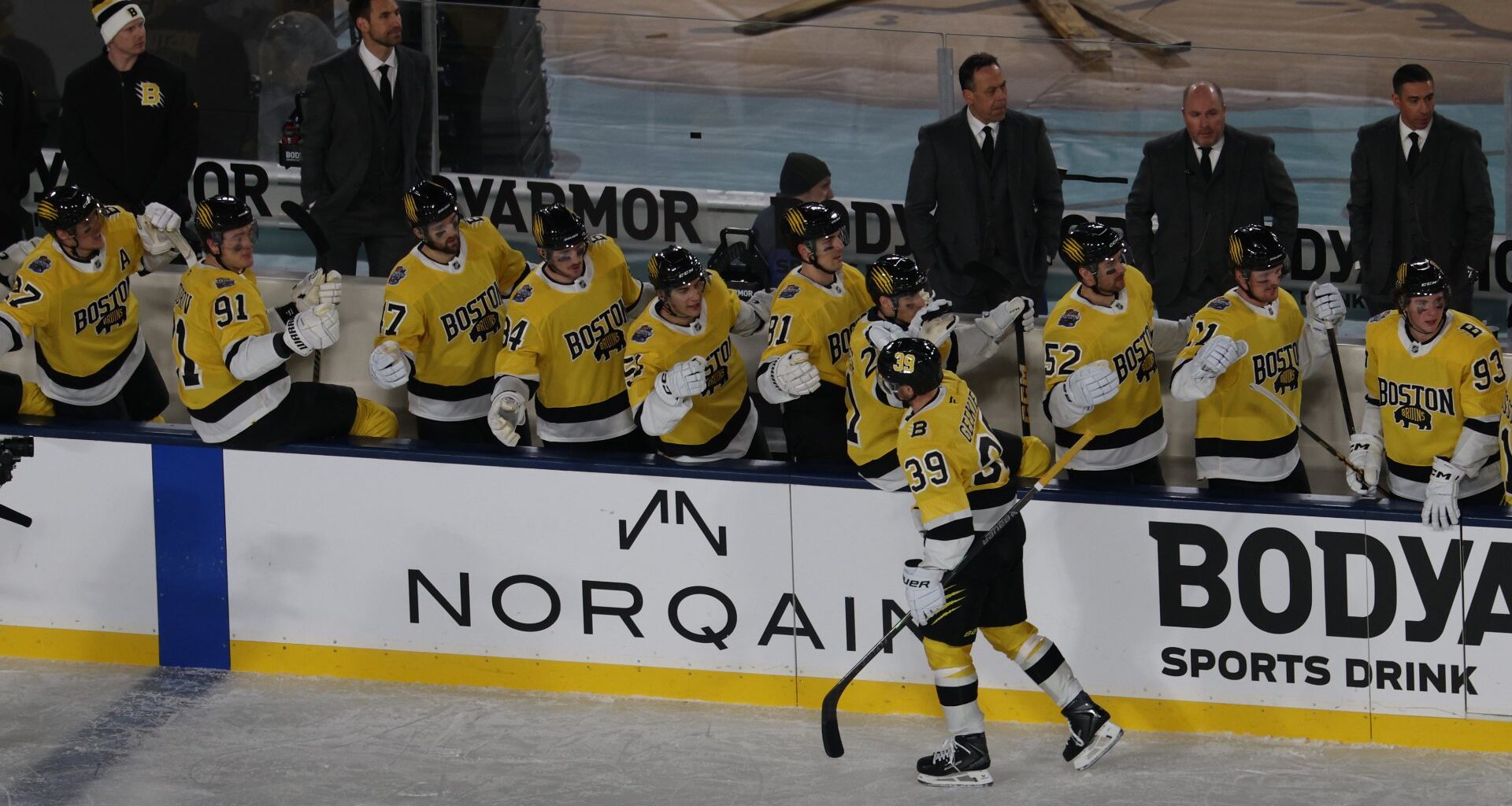 Goalie Fight! Bruins' Jeremy Swayman Drops Gloves In Stadium Series
