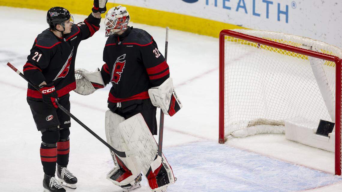 Aho’s third-period goal lifts Hurricanes past Lightning