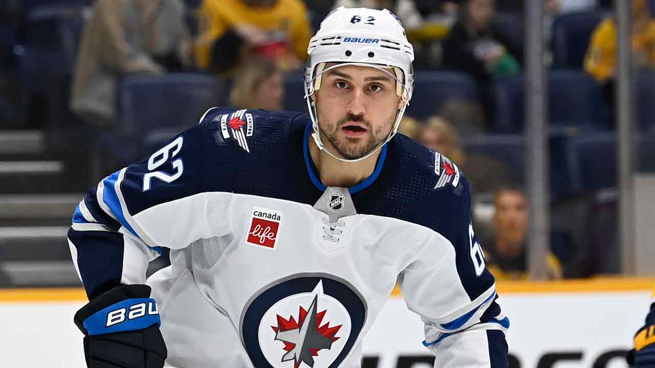 Jets' Nino Niederreiter to be Swiss flag-bearer at Olympic opening ceremony