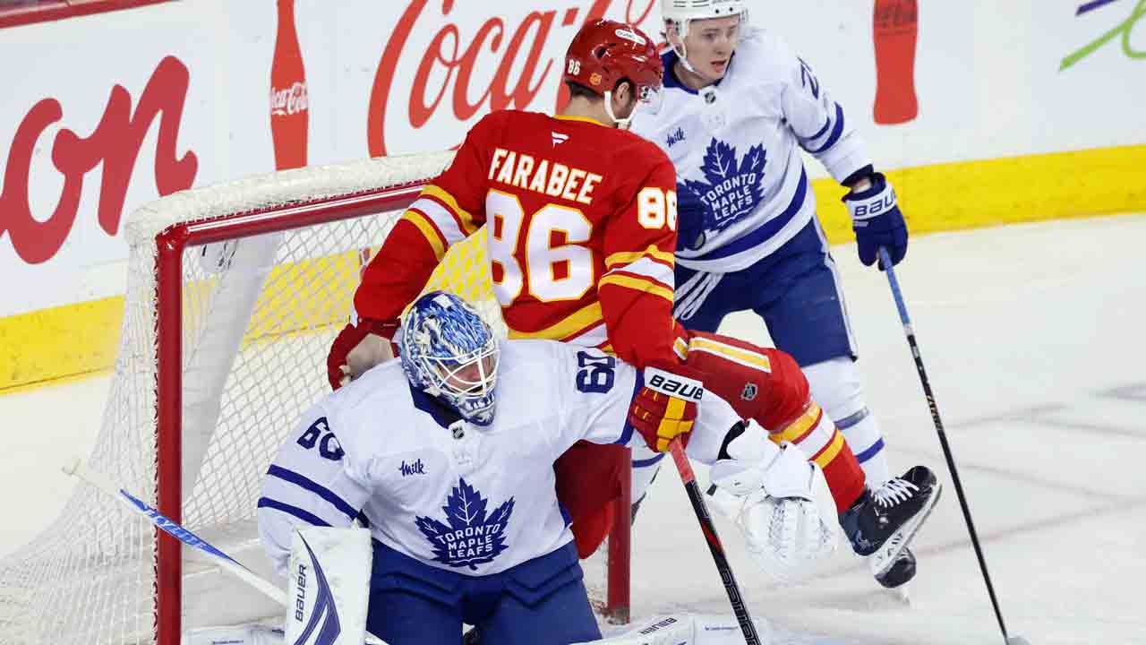 Nylander nets three points to lead Maple Leafs to win over Flames