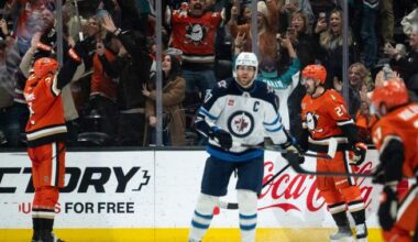 Winnipeg Jets blow two-goal lead in third, fall in OT to Ducks 5-4 - Winnipeg