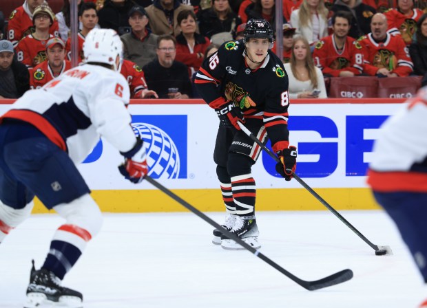 Blackhawks center Teuvo Teräväinen looks to pass against the Capitals on Jan. 9, 2026, at the United Center. (John J. Kim/Chicago Tribune)