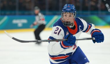 US hockey’s Hilary Knight and speedskater Brittany Bowe post video of their engagement at Olympics – Chicago Tribune