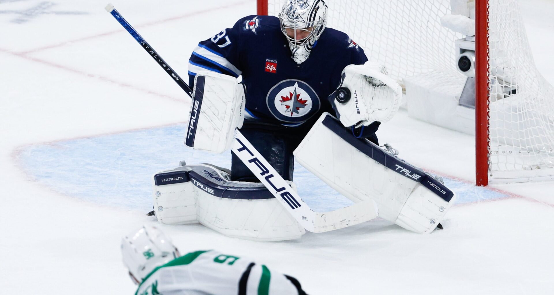 Winnipeg Jets Should Drastically Reduce Connor Hellebuyck's Workload for Remainder of Season - The Hockey Writers - Winnipeg Jets