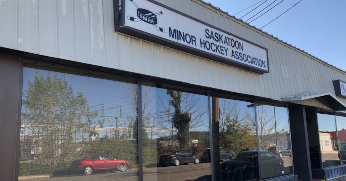 ‘Just not right’: Sask. referees blow whistle on hockey parents’ behaviour - CTV News