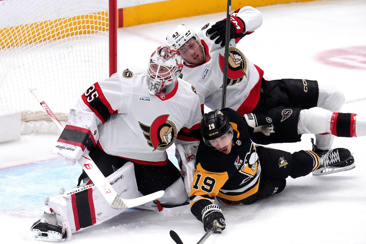 Giroux strikes late to get surging Senators past Penguins