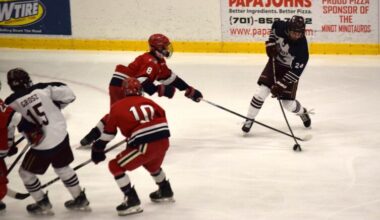 Boys Hockey: Minot United routs Mandan to win WDA regular season title | News, Sports, Jobs